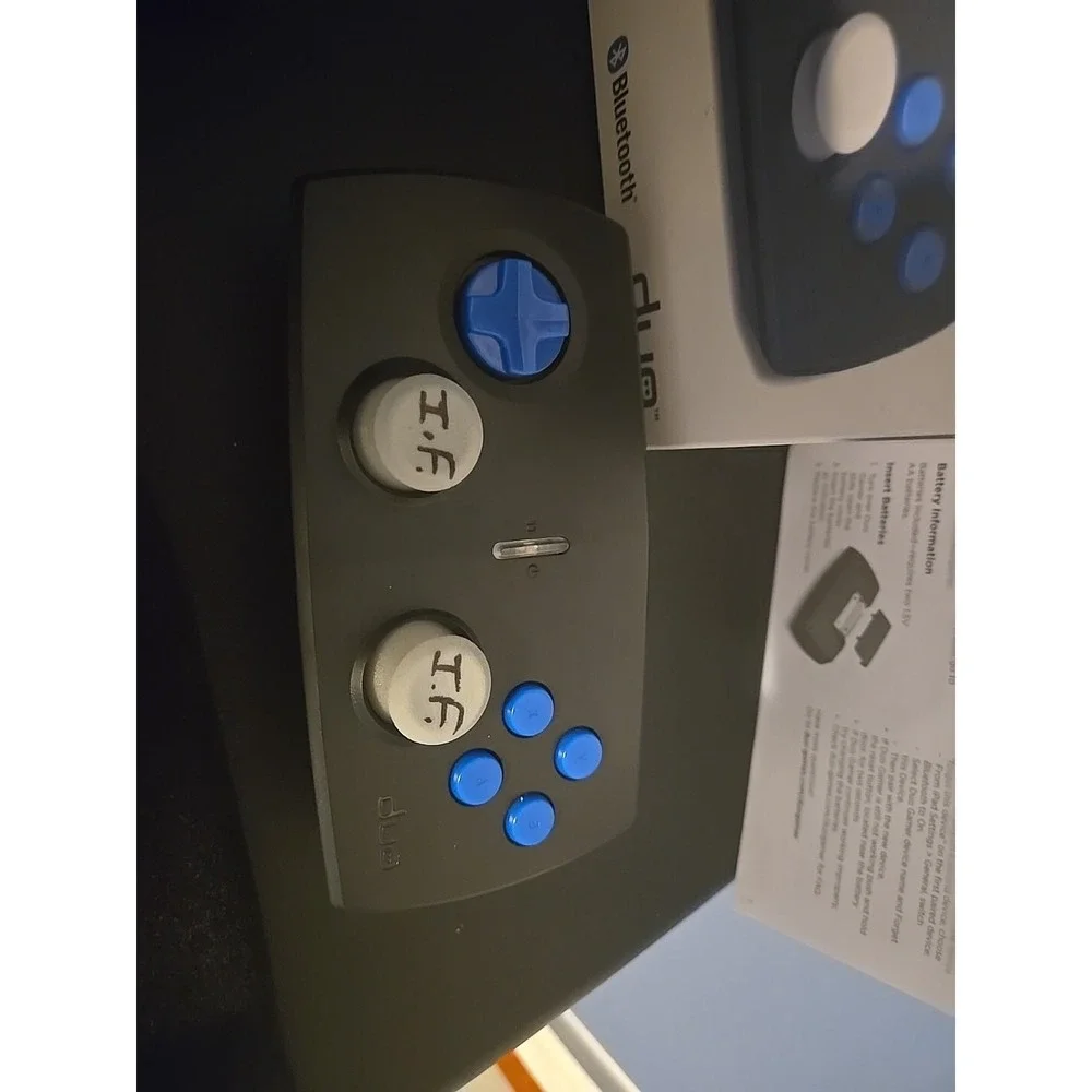 2 Duo Gamer Controller for iPad, iPhone and iPod Touch (Wireless) Gameloft